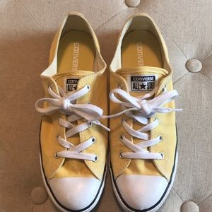Converse women’s yellow size 10